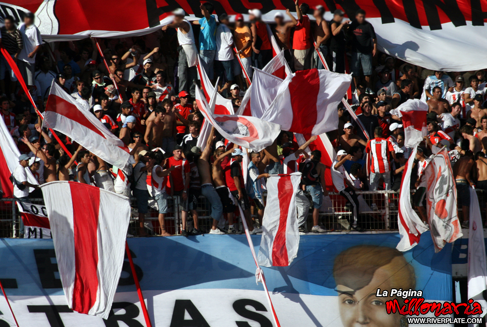 River Plate vs Colón Sta. Fé (CL 2009) 8